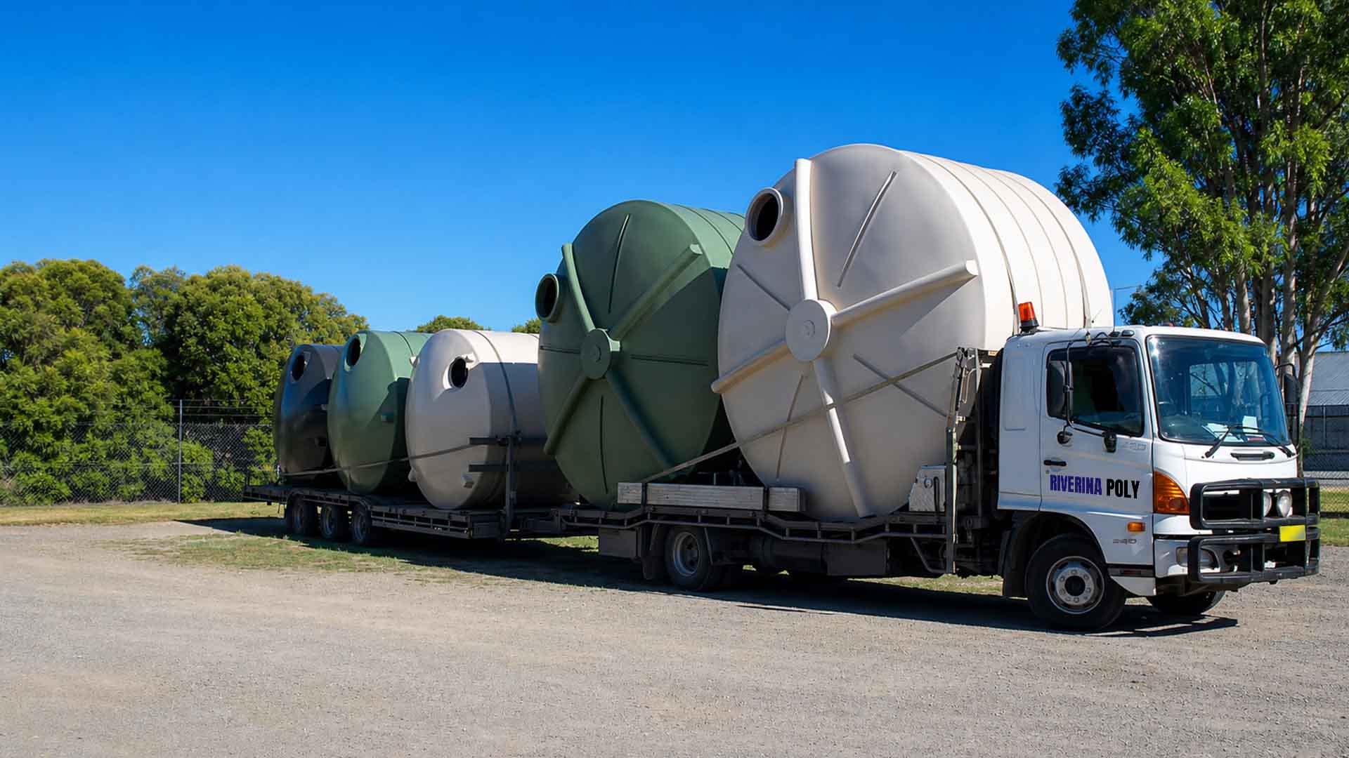 Riverina poly Tanks Hero
